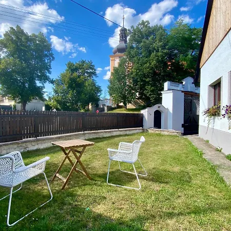 Relax Na Statku U Orlicke Prehrady Apartment *