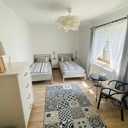 Relax Na Statku U Orlicke Prehrady Apartment *