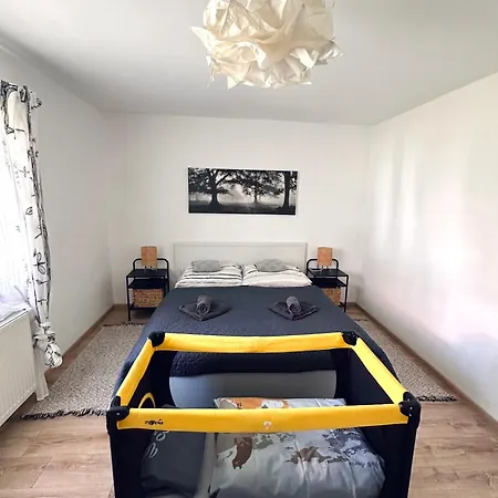 Relax Na Statku U Orlicke Prehrady Apartment *